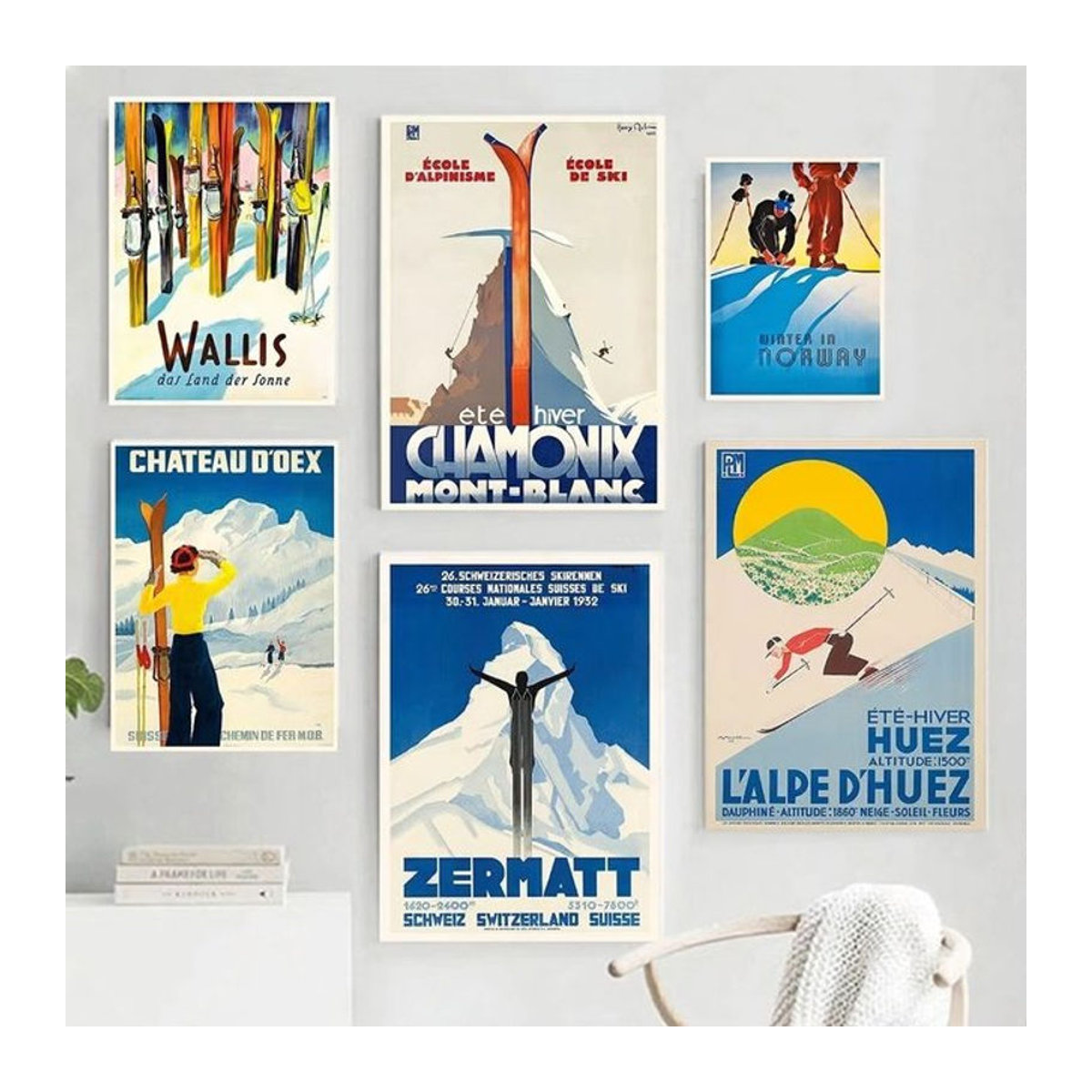 Vintage Ski Poster Chamonix von Potdemiel als mehrfarbige Leinwand-Wandkunst im Hochformat zur Dekoration deines Wohnzimmers - Bild 1