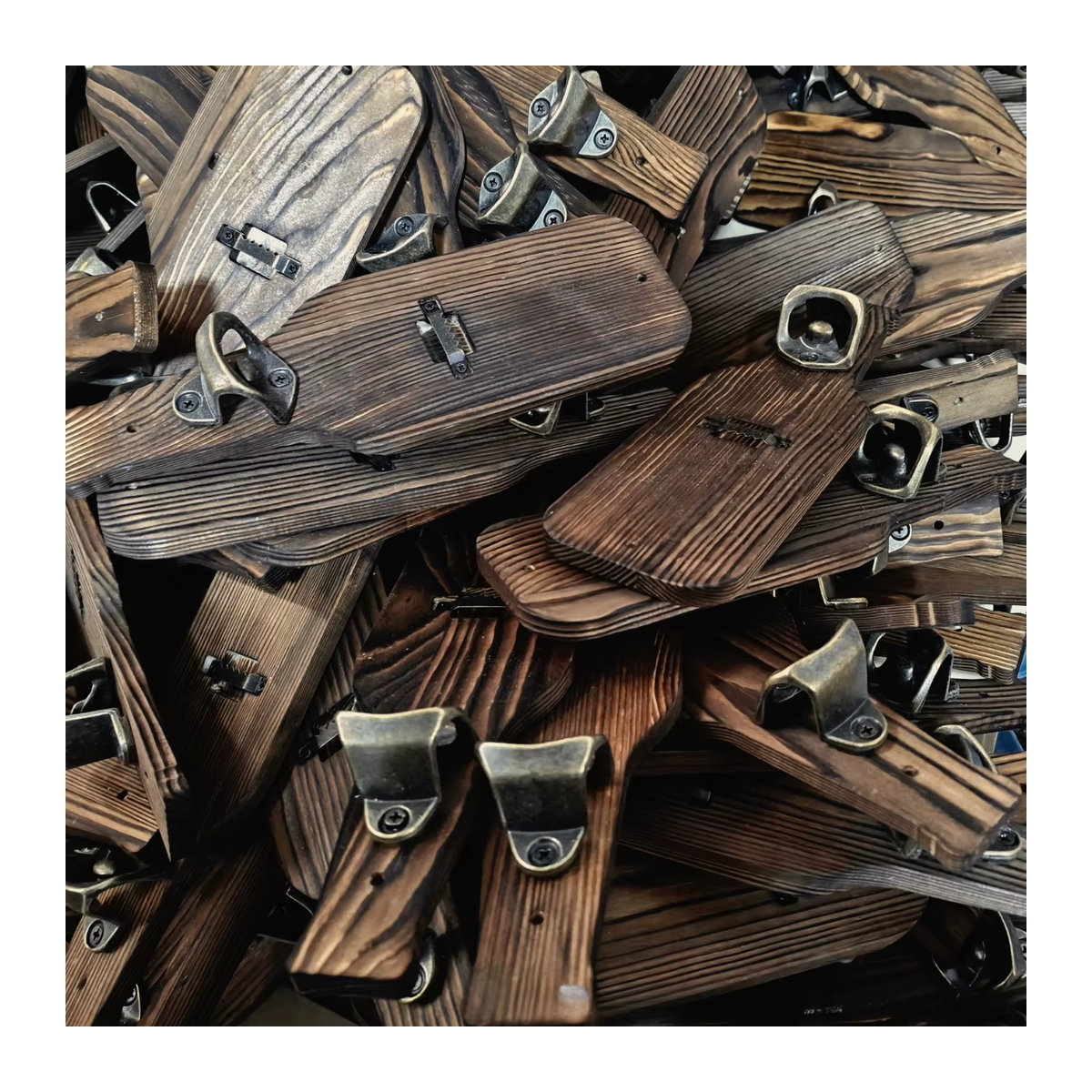 Vintage Wandmontierter Flaschenöffner aus Holz in Schwarz und Braun - Bild 3