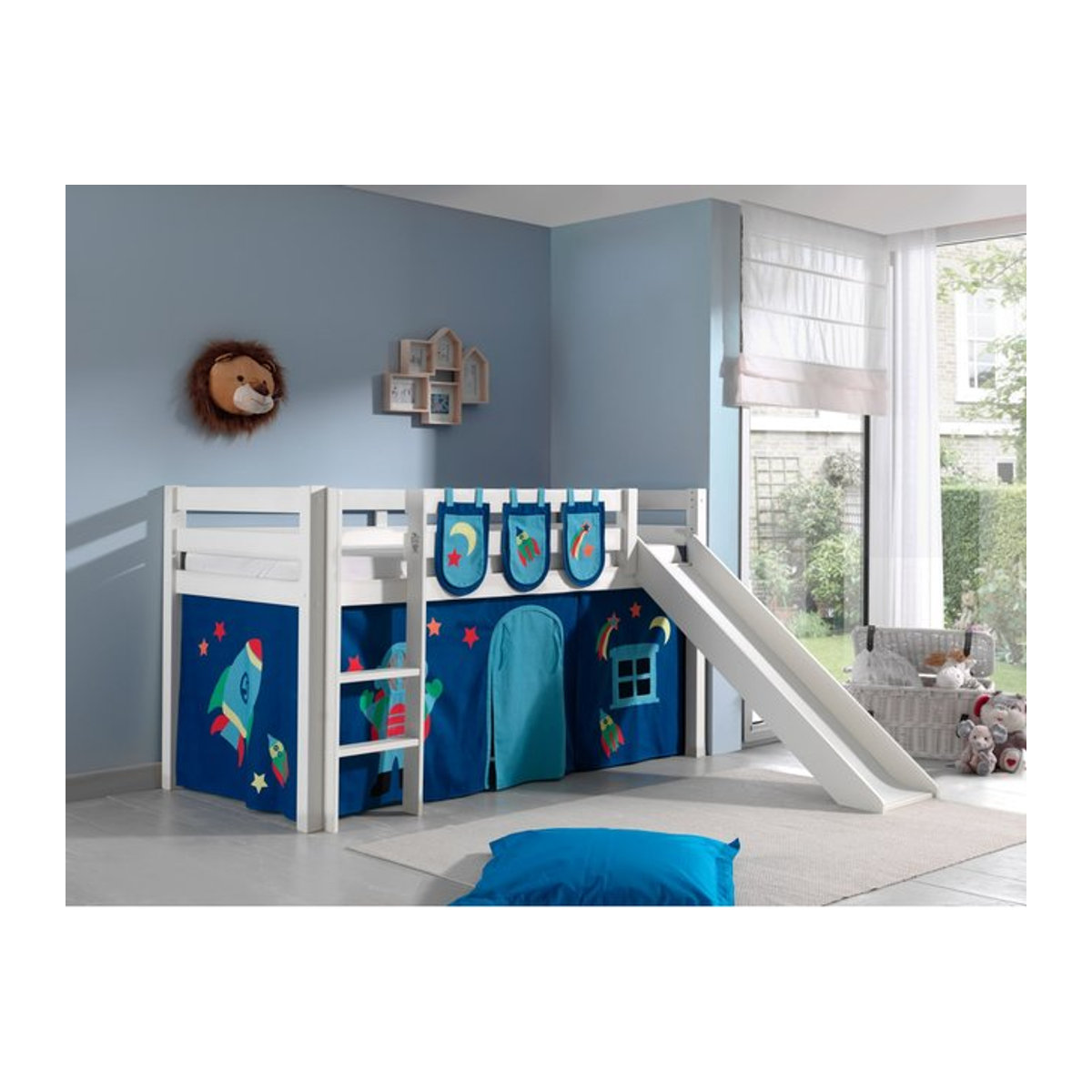 Vipack Spielbett Pino aus massiver Kiefer in Weiß mit Rutsche, Vorhang und 3 Taschen im Dessin Astro - Bild 1