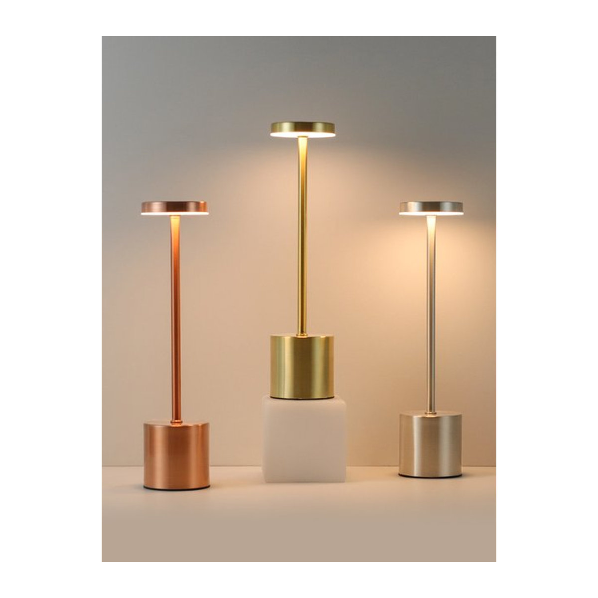 VooVoo LED Tischlampe Schwarz aus Metall mit 3 Farben und stufenloser Dimmung, minimalistisch und wiederaufladbar - Bild 1