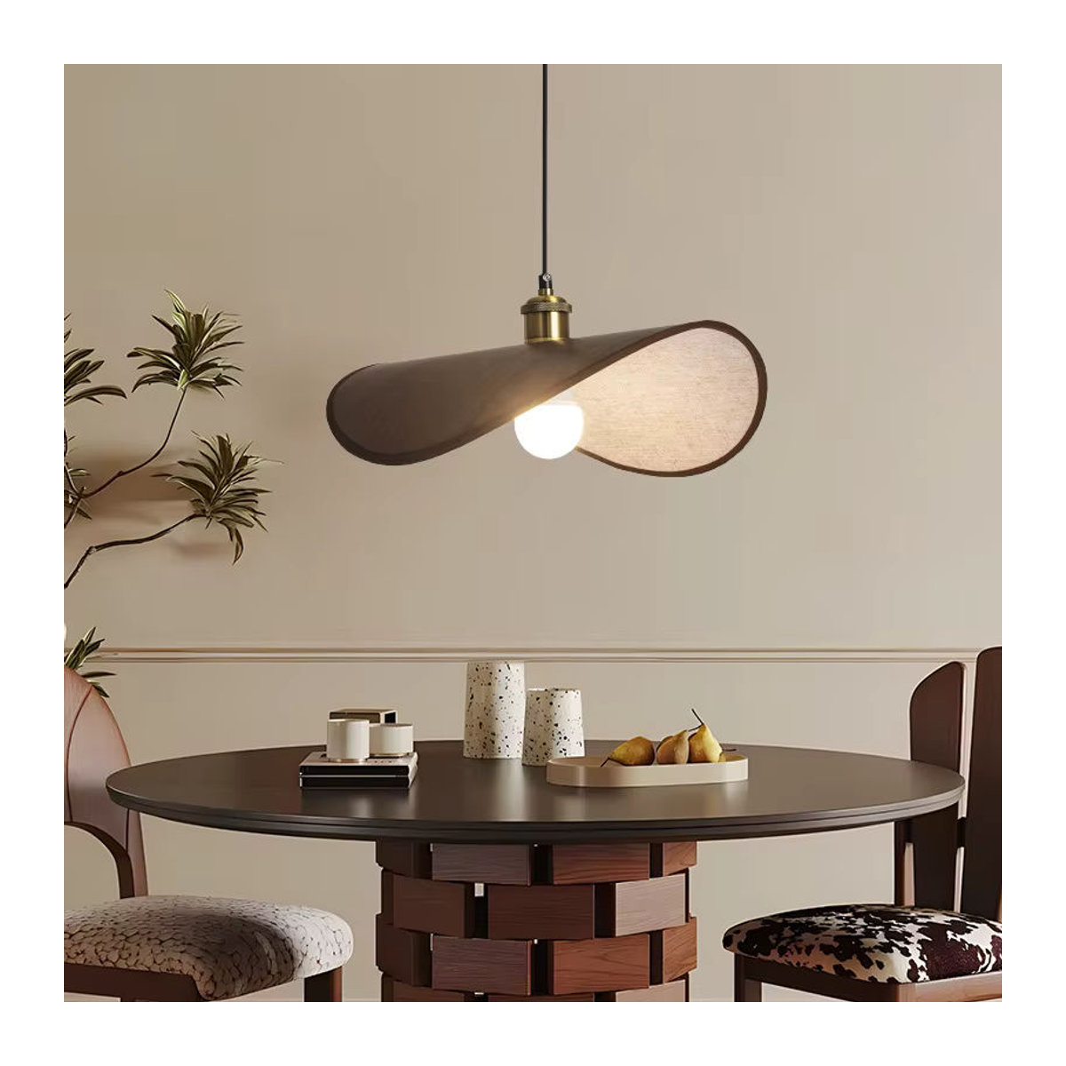 Wabi-Sabi Pendelleuchte aus Stoff in Beige im modernen Retro-Design - Bild 1