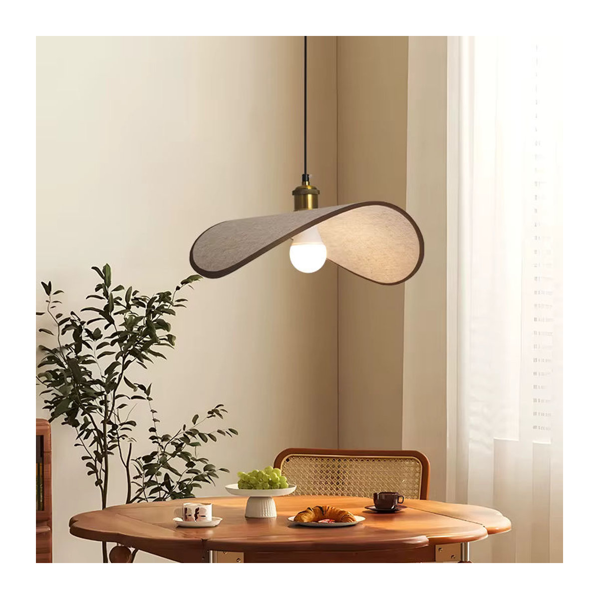 Wabi-Sabi Pendelleuchte aus Stoff in Beige im modernen Retro-Design - Bild 4