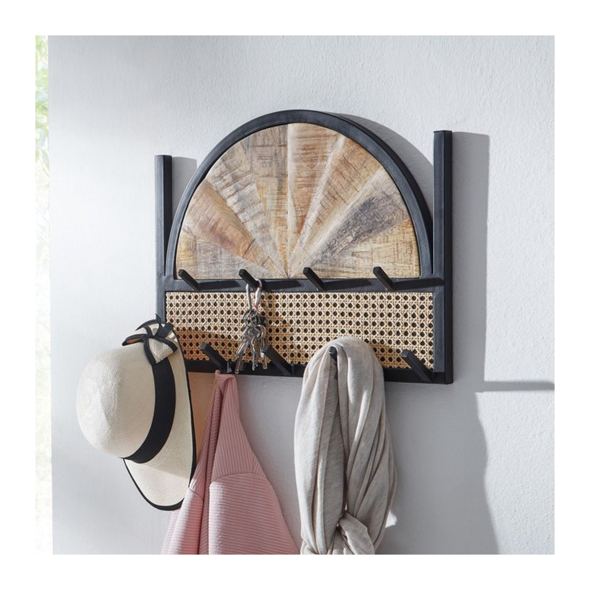 Wandgarderobe KADIMA DESIGN aus Mango Massivholz, Rattan und Metall in Schwarz im Bohemian Stil - Bild 1