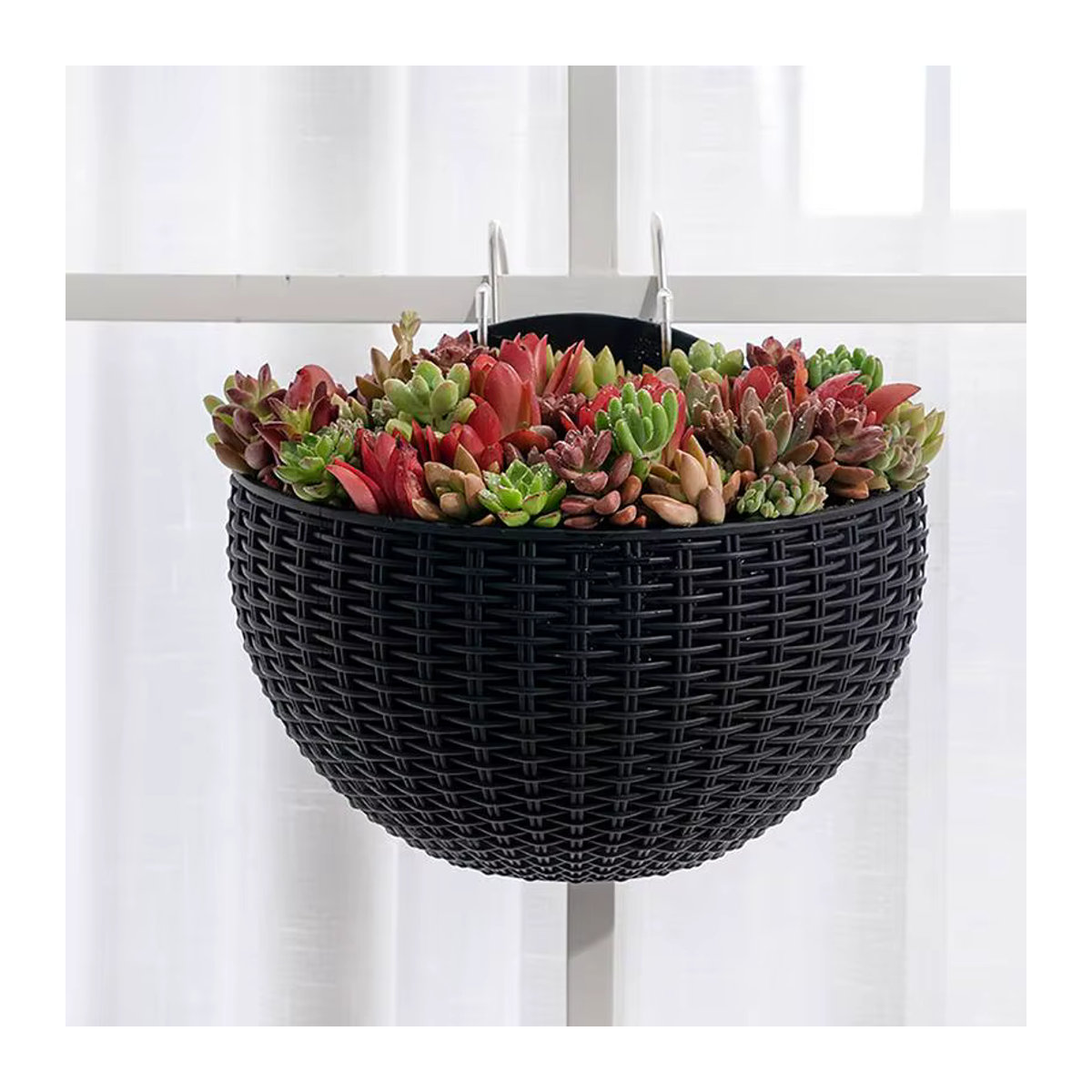 Wandmontierter Blumentopf aus Kunststoff in Schwarz oder Weiß als halbrunder Blumenkorb für deine Heimdekoration - Bild 6