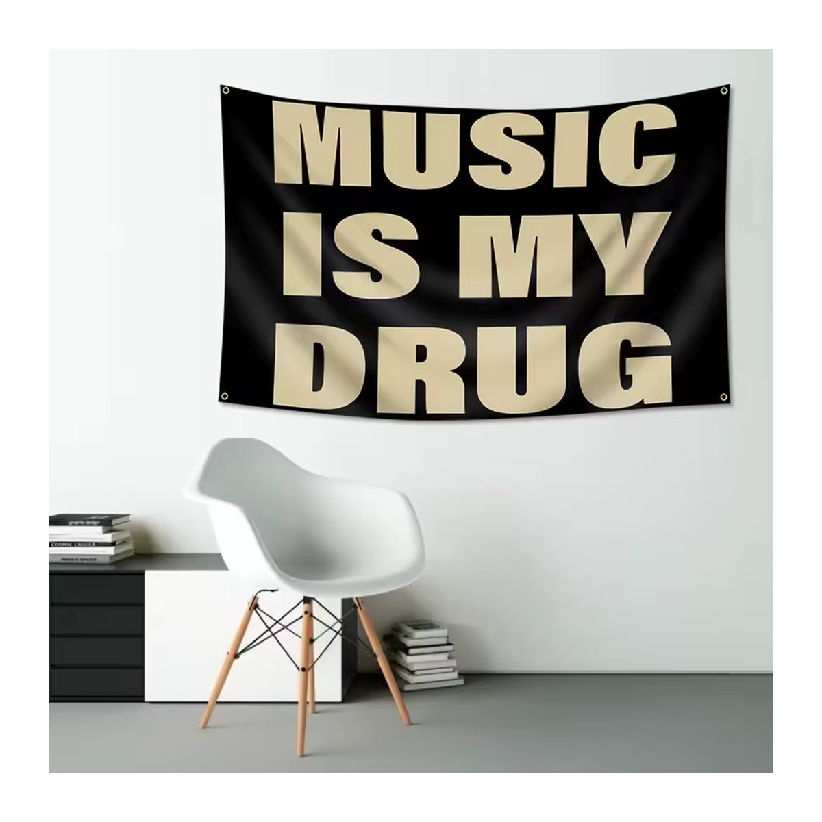 Wandteppich von RoarGosh mit dem Zitat Music Is My Drug in Schwarz und Braun, minimalistisches Textildesign für Musikliebhaber - Bild 4