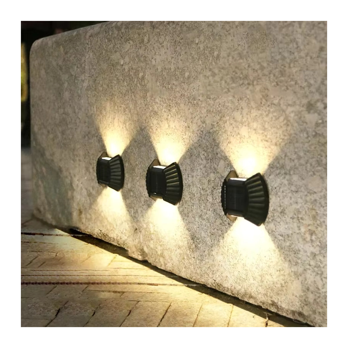 Wasserdichte LED Solar Wandleuchte in Schwarz für Garten und Außenbereich im minimalistischen Design - Bild 2
