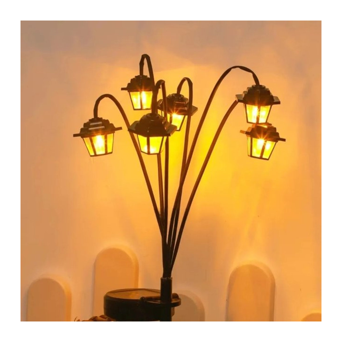 Wasserdichte Solar-Gartenleuchte im Retro-Design mit 6 LED als dekorative Außenlampe in Schwarz - Bild 1