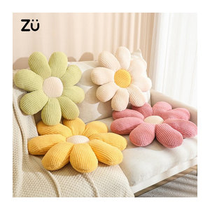 Weiches Gänseblümchen Plüschkissen in Rosa und Mehrfarbig als dekoratives Sitzkissen für Sofa und Stuhl