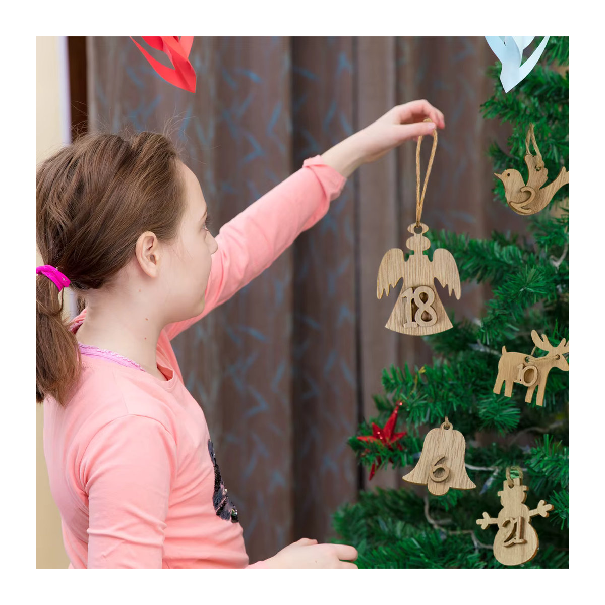 WEIGAO Adventskalender Holz Anhänger mit Zahlen 1-24 für DIY Weihnachtsornamente in Braun und Beige im skandinavischen Design - Bild 4