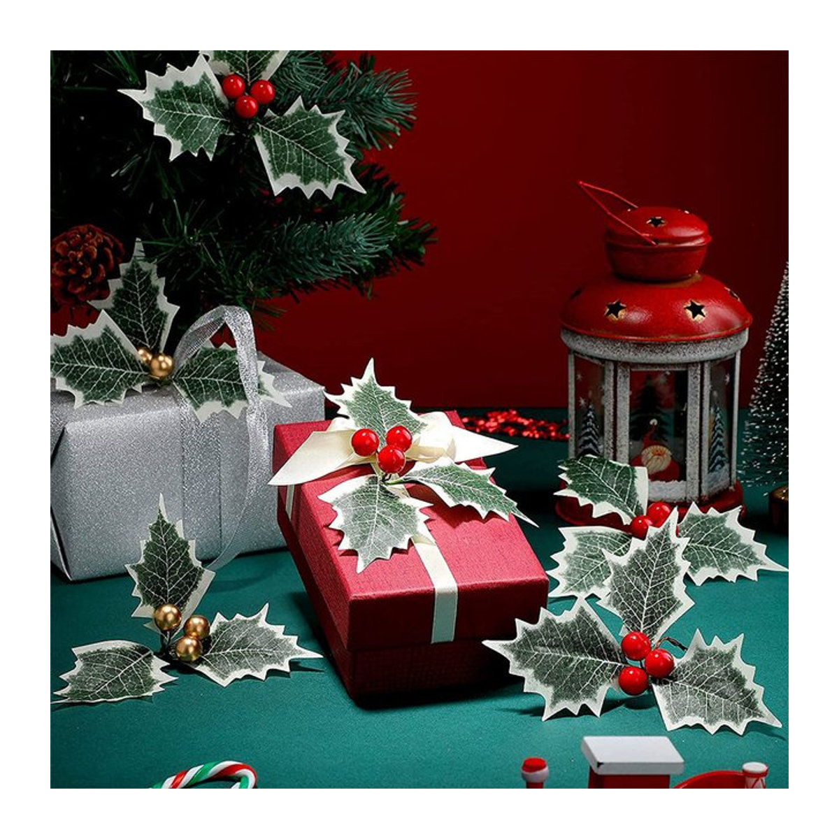 WEIGAO Künstliche Stechpalmenbeeren mit grünen Blättern in Rot und Grün für Weihnachtsdekoration und Kranz-Arrangements - Bild 1