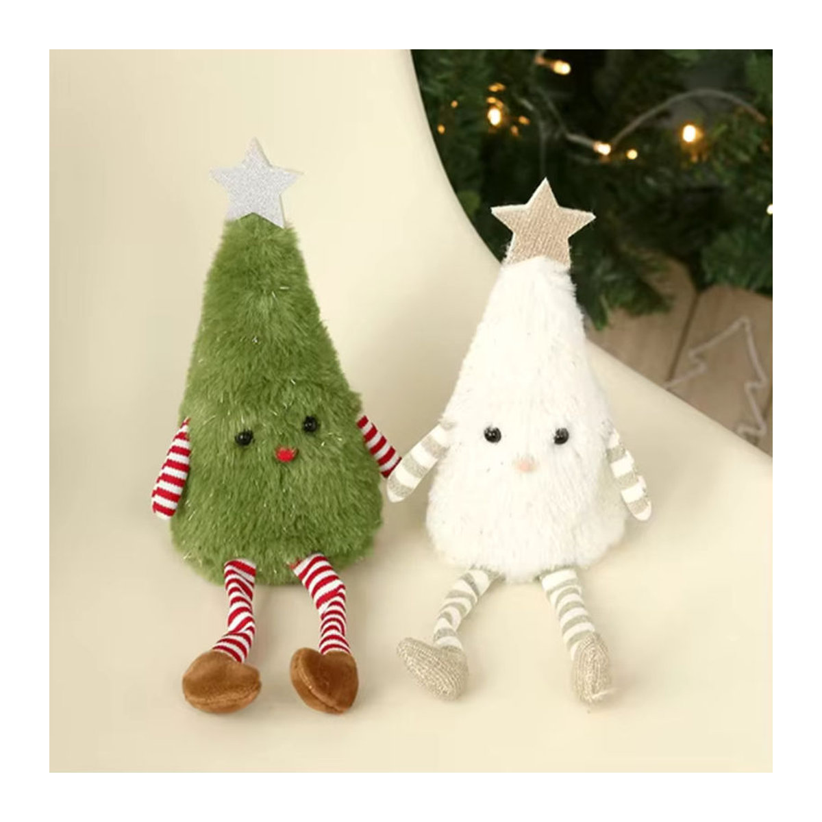 Weihnachtliches Hängeornament aus Textil mit Tier- und Puppenfiguren in Grün und Weiß - Bild 2