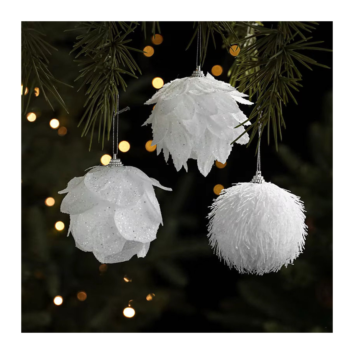 Weihnachtsanhänger in Form einer weißen Schaumstoff-Blumenkugel mit Schnur, Durchmesser: 8 cm - Bild 2