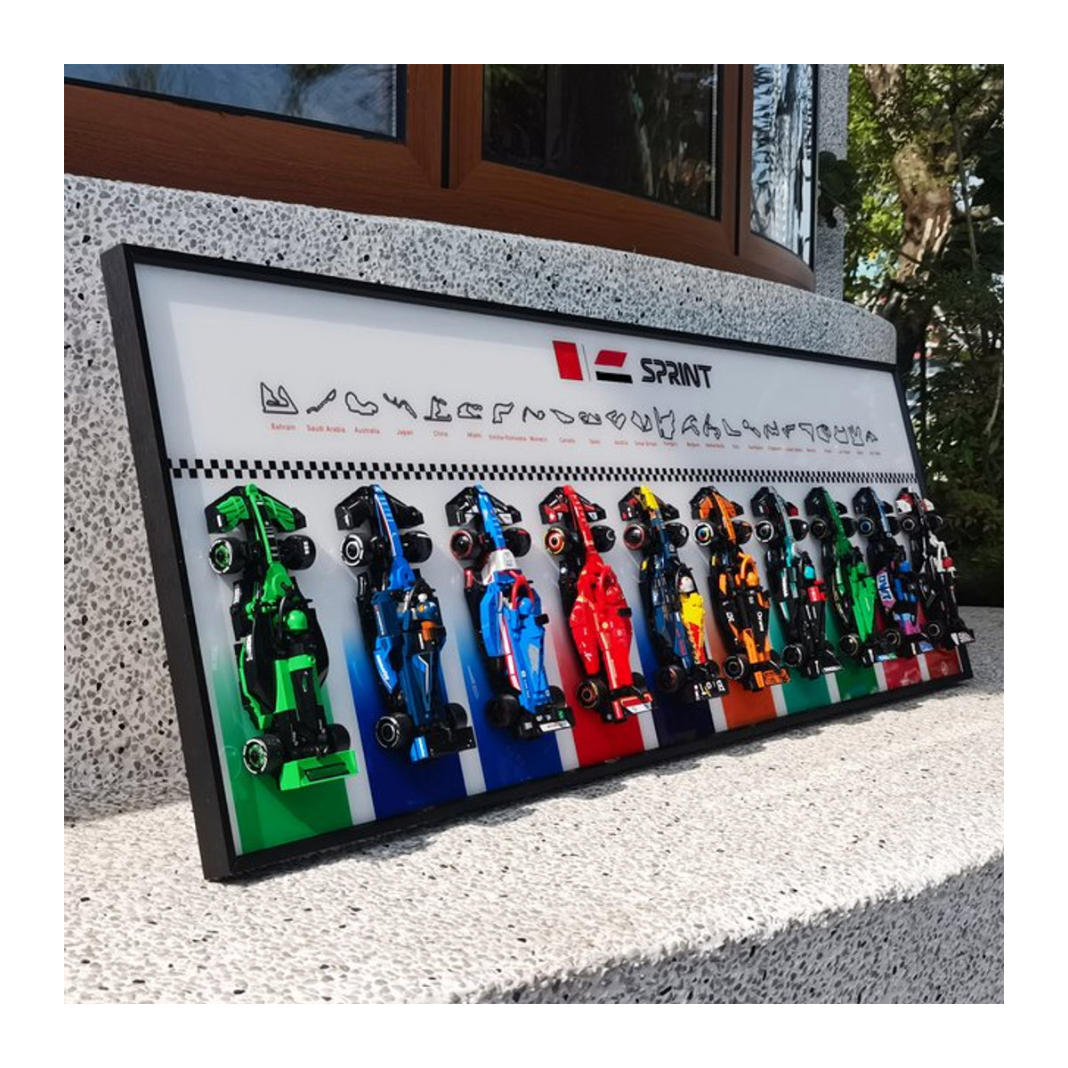Weiße Display-Wandplatte für Lego Speed Ultimate Formula 1 Wandhalterung für Sammlerstücke in Schwarz und Weiß - Bild 1