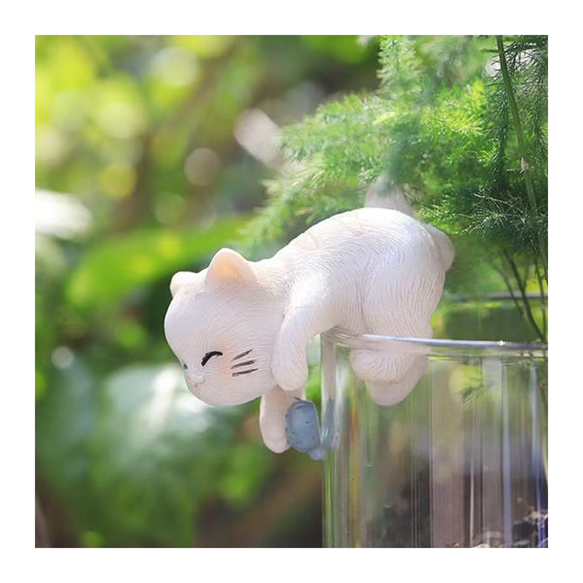 Weiße Kätzchen Figur aus Kunstharz als hängendes Ornament für Aquarium, Sukkulenten und Garten Dekoration - Bild 1