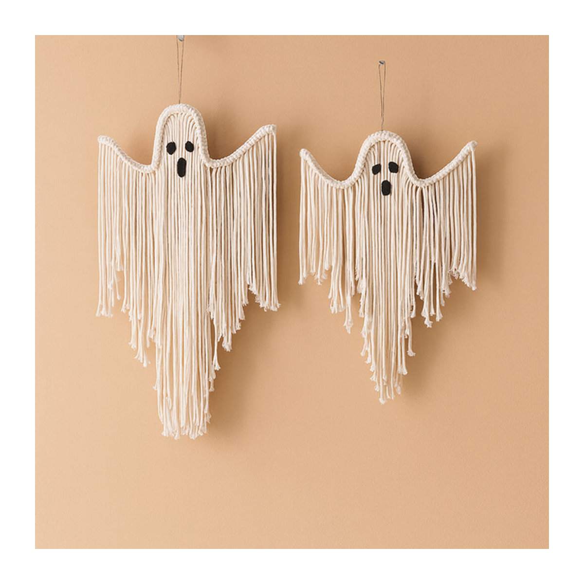 Weißer Makramee Halloween Geist Wandbehang aus Baumwolle im Bohemian Stil - Bild 1