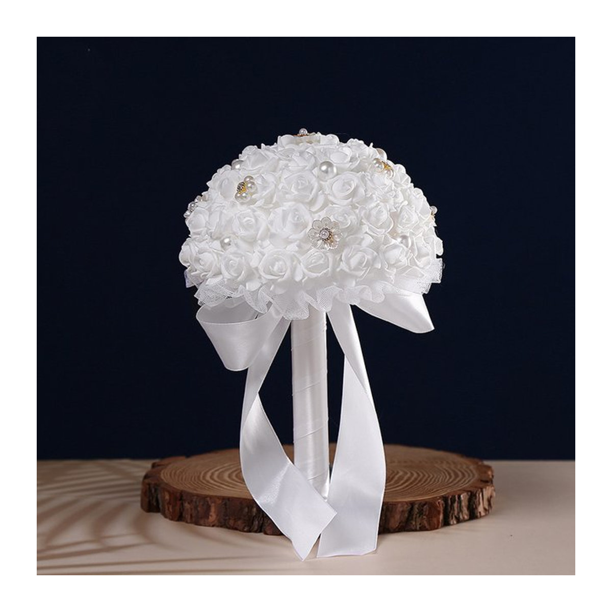 Weißer Textil-Rosenstrauß in runder Form für Hochzeit und Dekoration - Bild 1