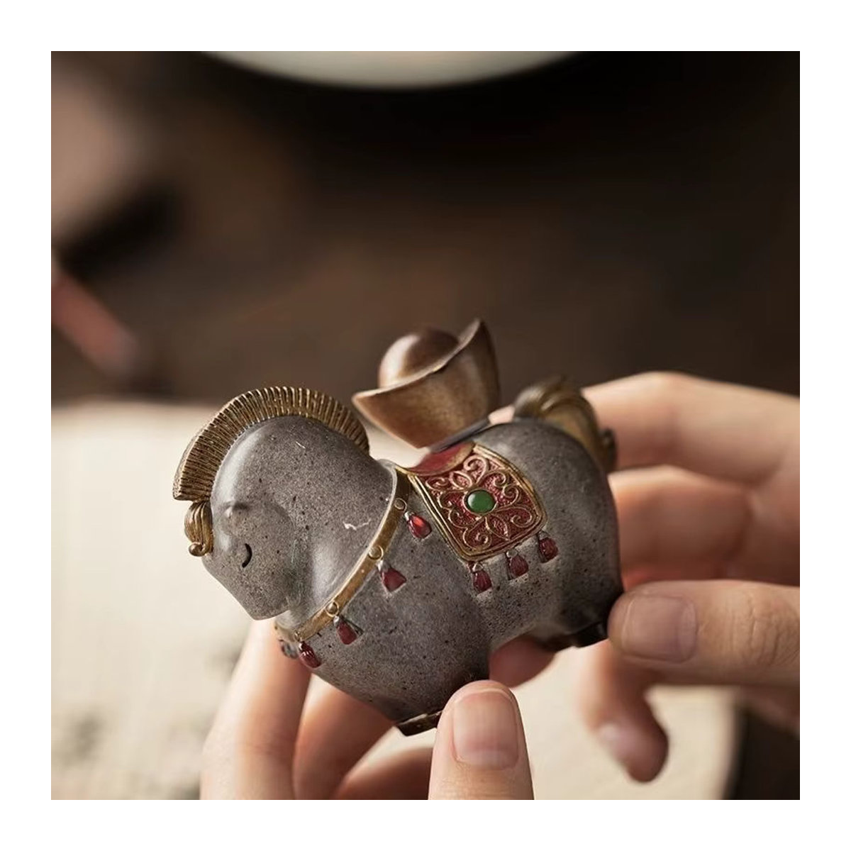 Weißes Tangma Tier Ornament im chinesischen Stil aus Kunstharz für deine Tee-Dekoration - Bild 3