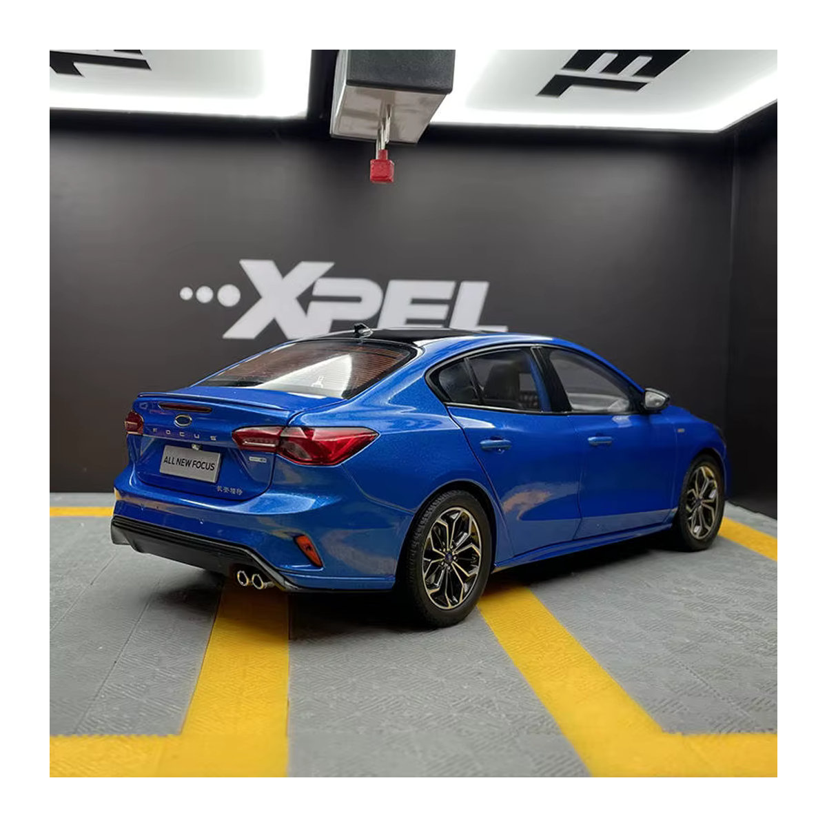 WELLY Ford Focus Coupé Modellauto 1:18 Blau Metalllegierung Sammlerstück - Bild 3