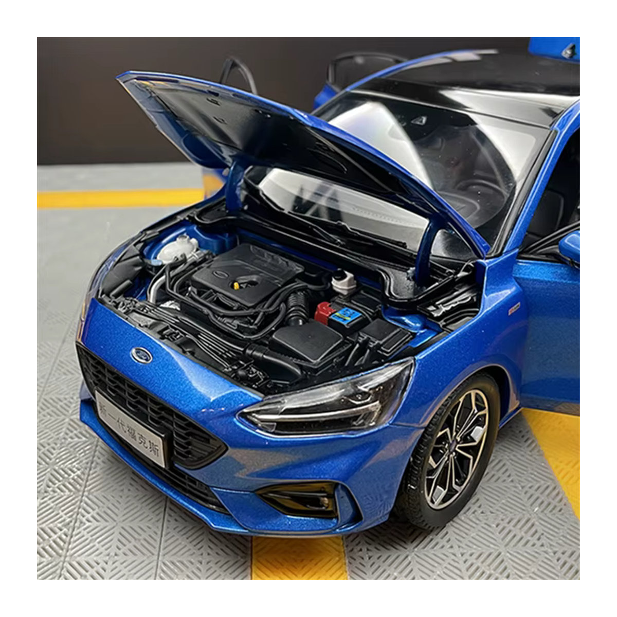 WELLY Ford Focus Coupé Modellauto 1:18 Blau Metalllegierung Sammlerstück - Bild 4