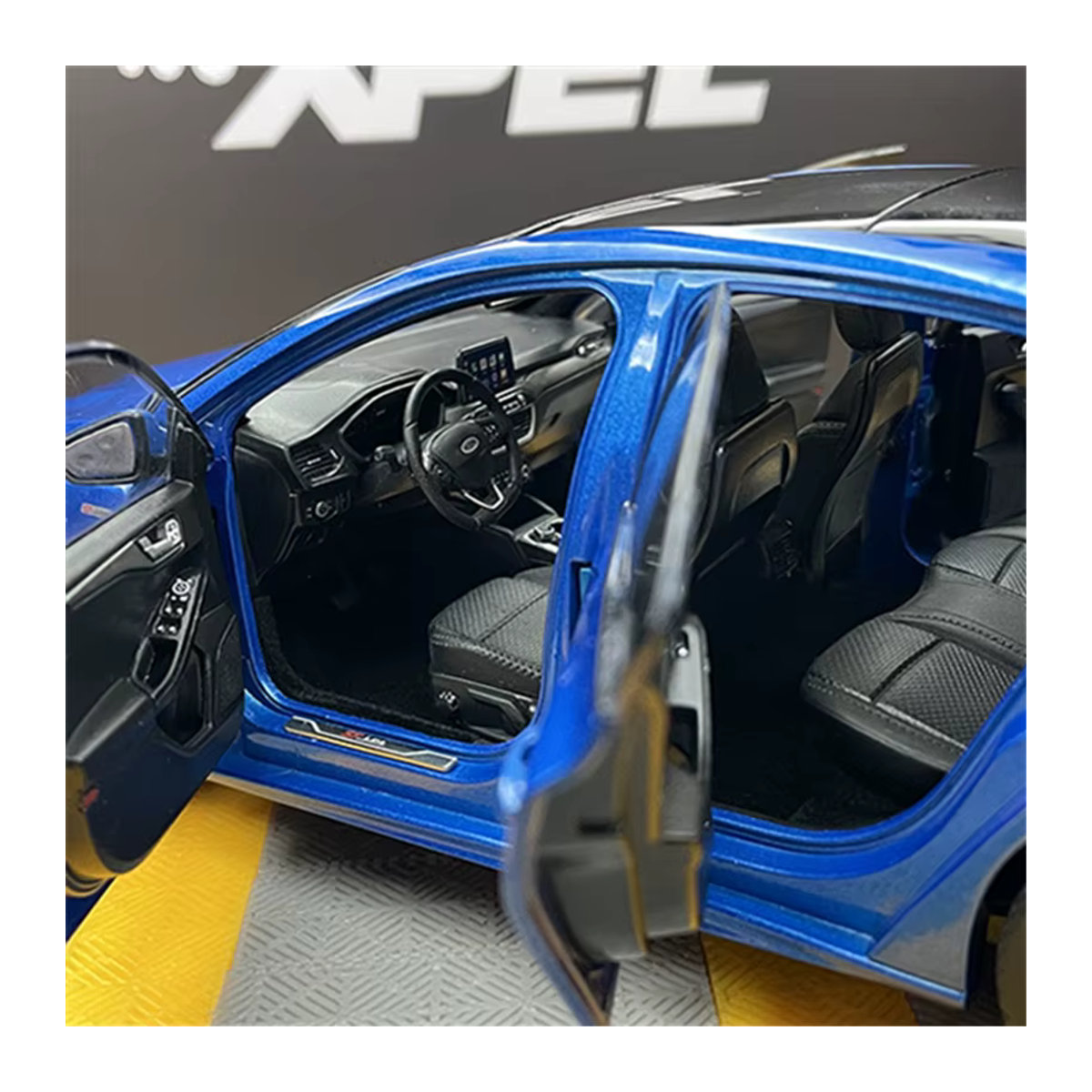 WELLY Ford Focus Coupé Modellauto 1:18 Blau Metalllegierung Sammlerstück - Bild 5