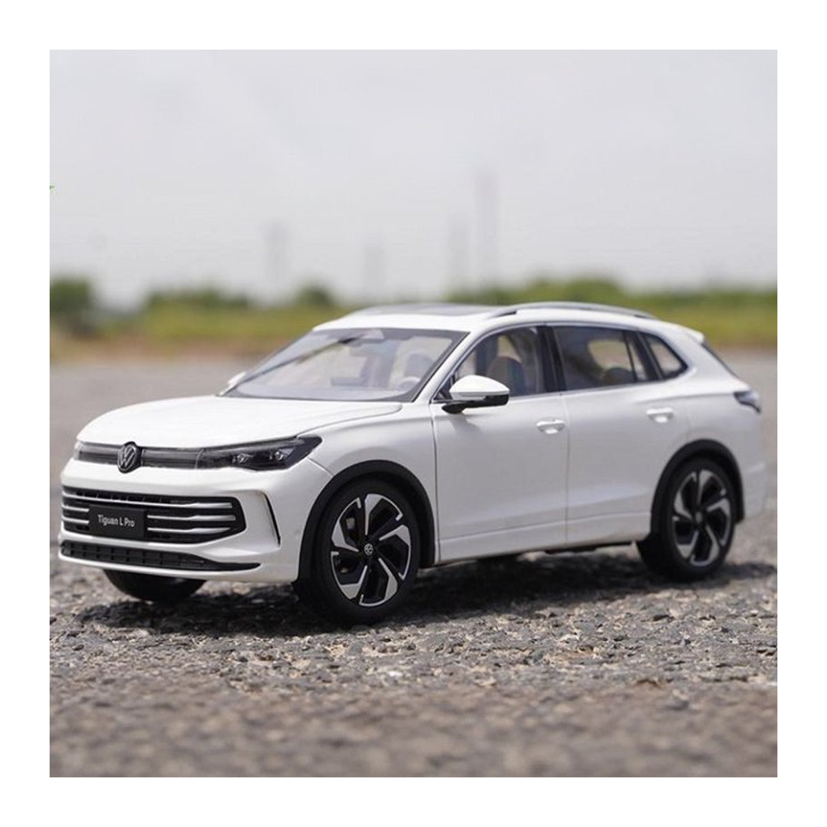 WELLY VW Tiguan L PRO SUV Modellauto 1:18 Metall Druckguss in Pink und Weiß - Bild 1