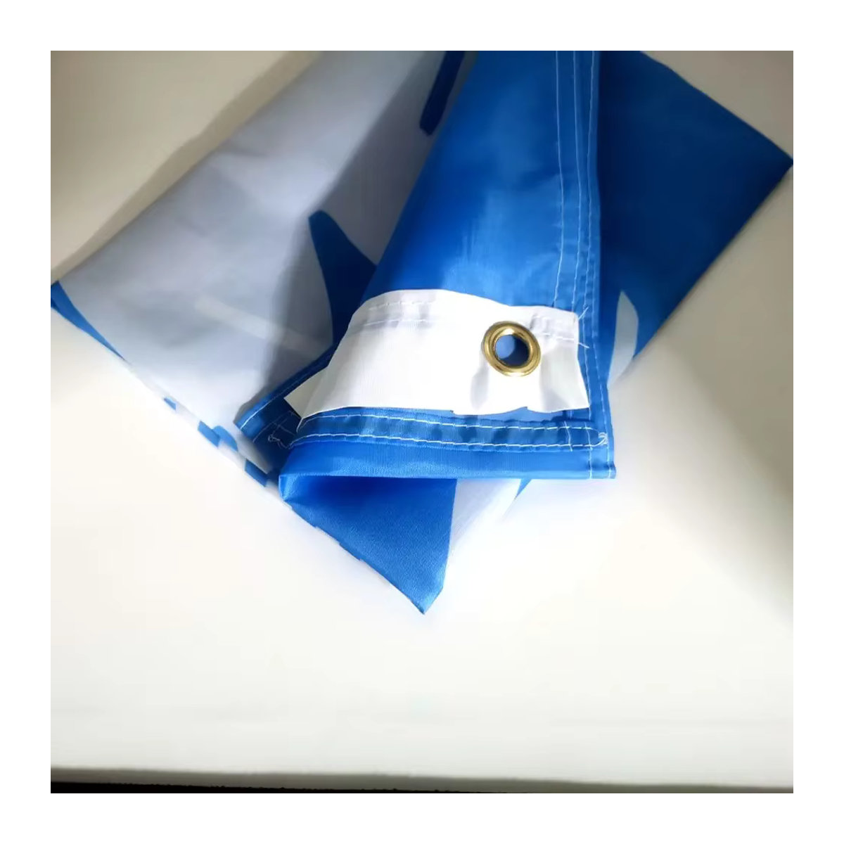 Weltfriedensflagge Stop The War mit Taubenmotiv, blaues Polyester-Banner mit Ösen für Outdoor und Indoor, rechteckig - Bild 4