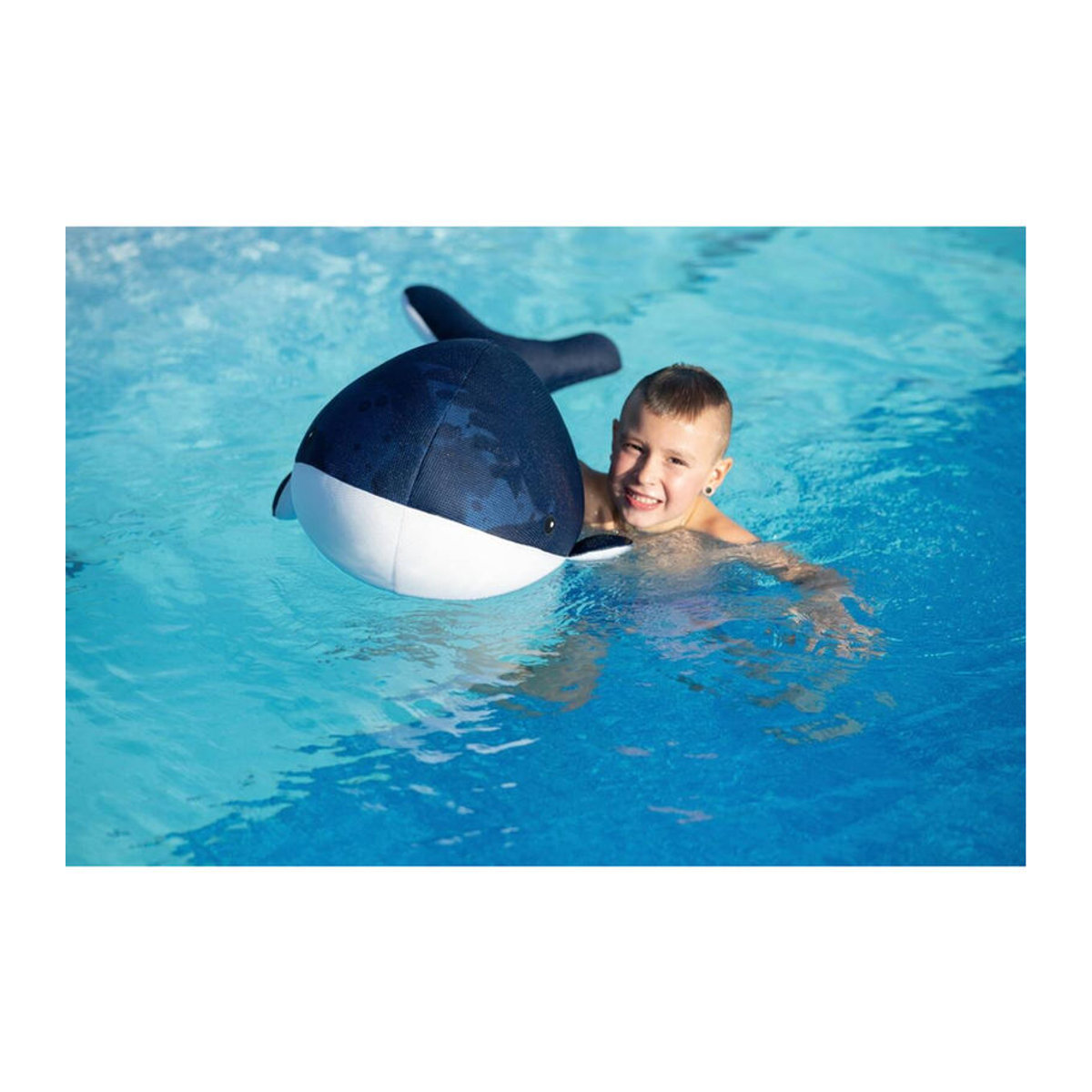 Westmann Pool Buddy Sitzsack Schwimmtier Wal blau aus Polyester B/H/T: 104 x 30 x 50 cm - Bild 4