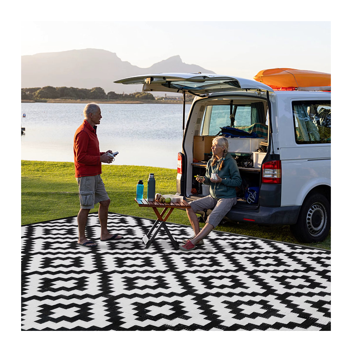 WESTTUNE Outdoor-Teppich aus Kunststoff in Schwarz/Weiß, geometrisches Design, wendbar und faltbar, rechteckige Bodenmatte für Terrasse, Camping und Garten - Bild 2