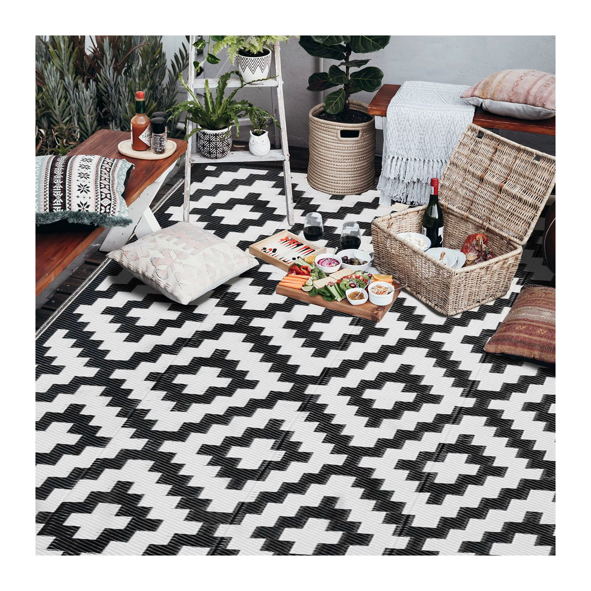 WESTTUNE Outdoor-Teppich aus Kunststoff in Schwarz/Weiß, geometrisches Design, wendbar und faltbar, rechteckige Bodenmatte für Terrasse, Camping und Garten - Bild 6