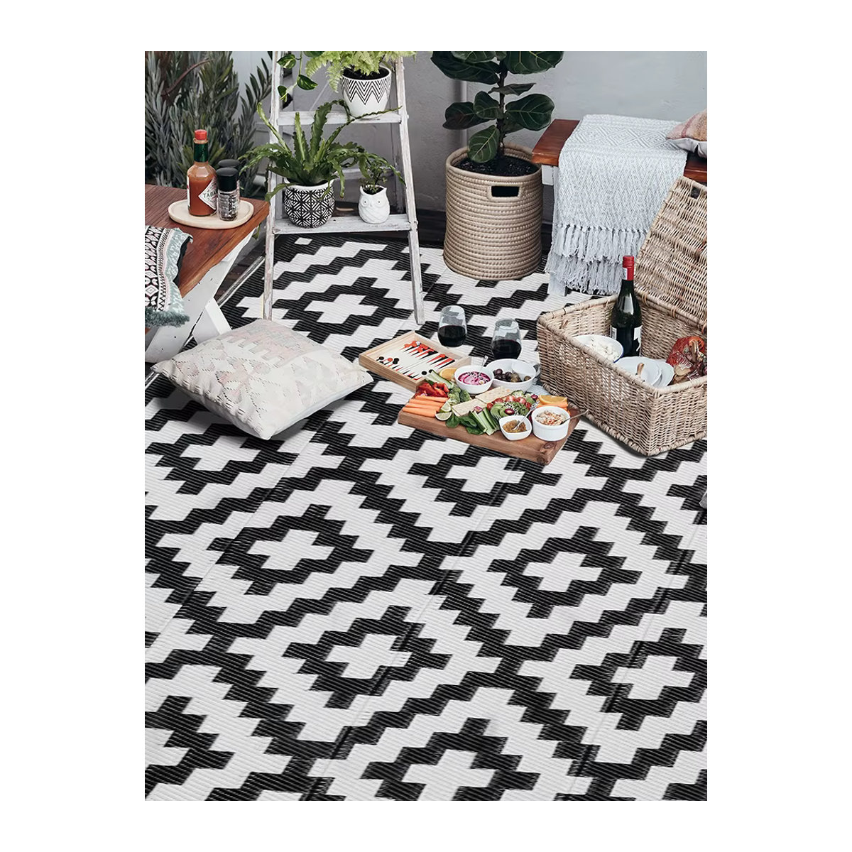 WESTTUNE Outdoor-Teppich aus Kunststoff in Schwarz/Weiß, geometrisches Design, wendbar und faltbar, rechteckige Bodenmatte für Terrasse, Camping und Garten - Bild 7