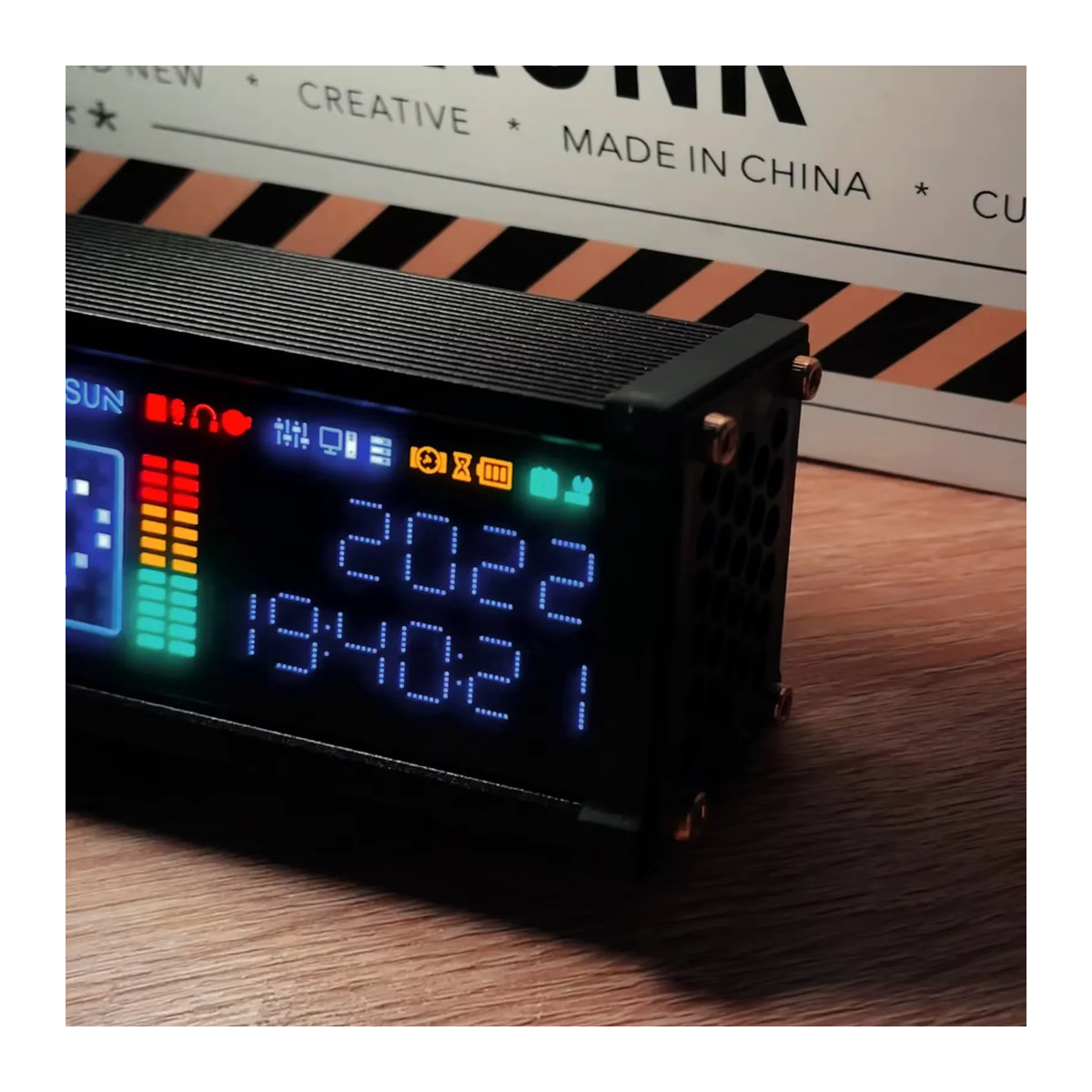 WFD Retro elektronische Röhrenuhr mit Spektrumfunktion in Schwarz für deine Desktop-Dekoration im Cyberpunk-Stil - Bild 3