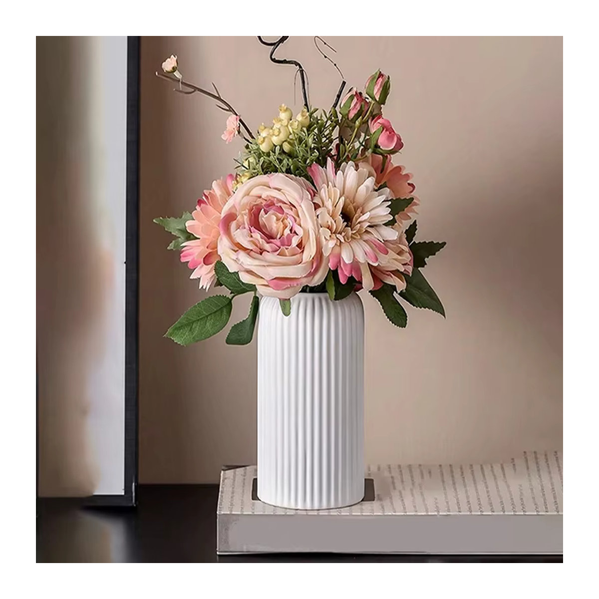 WHPHous Dekorative Blumenvase in Keramik-Optik mit Streifenmuster, Schwarz-Weiß, Zylindrisch und Minimalistisch - Bild 2