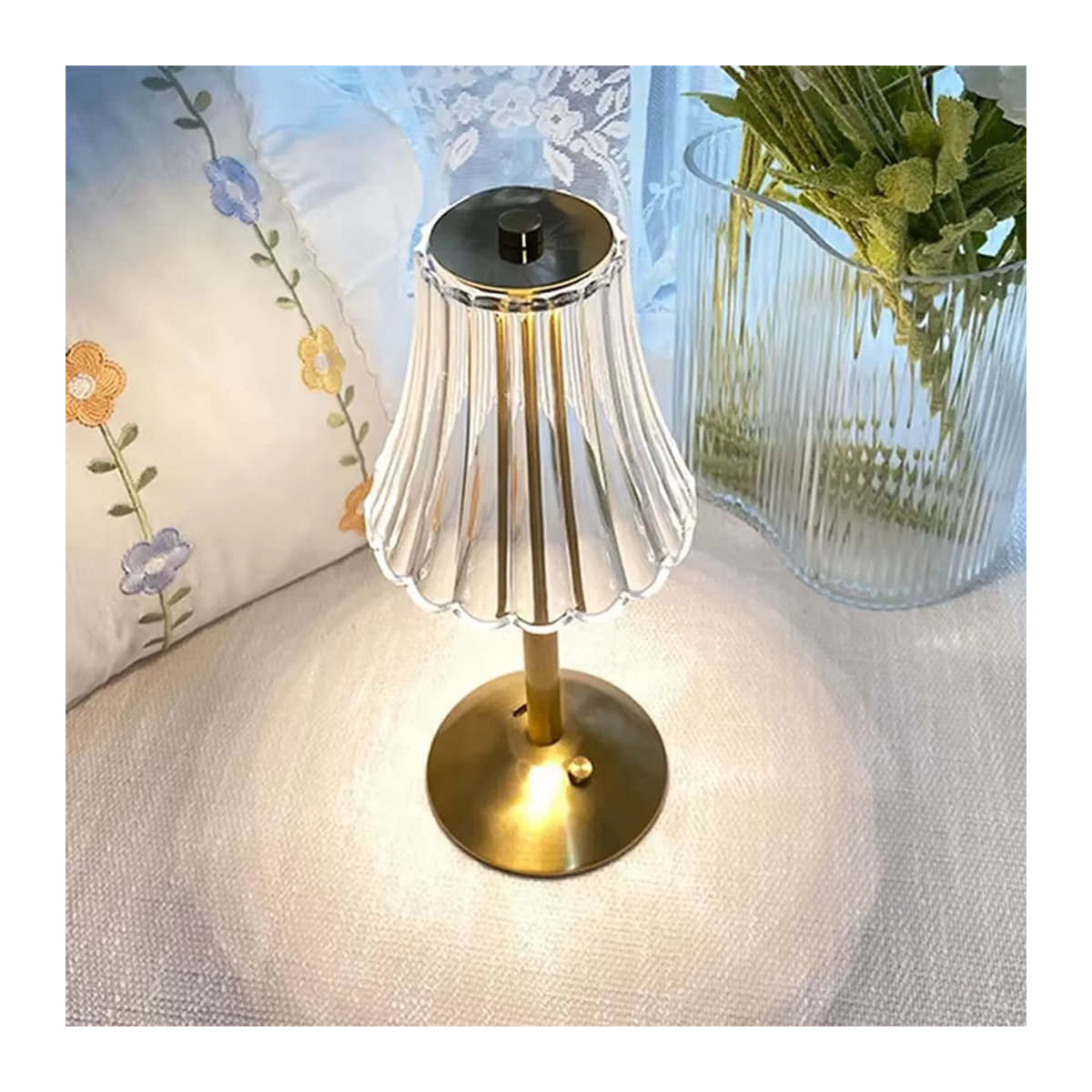 Wiederaufladbare LED Tischlampe aus Glas von lyfs mit Touch-Funktion für Schlafzimmer und Studie als moderne Atmosphäre-Dekoration - Bild 3