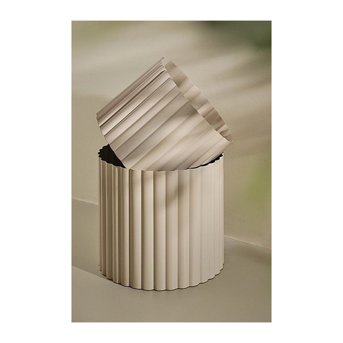 WILL Outdoor-Topf im 2er-Pack, geometrisches Design aus Metall in Beige, rund und freistehend - Bild 1