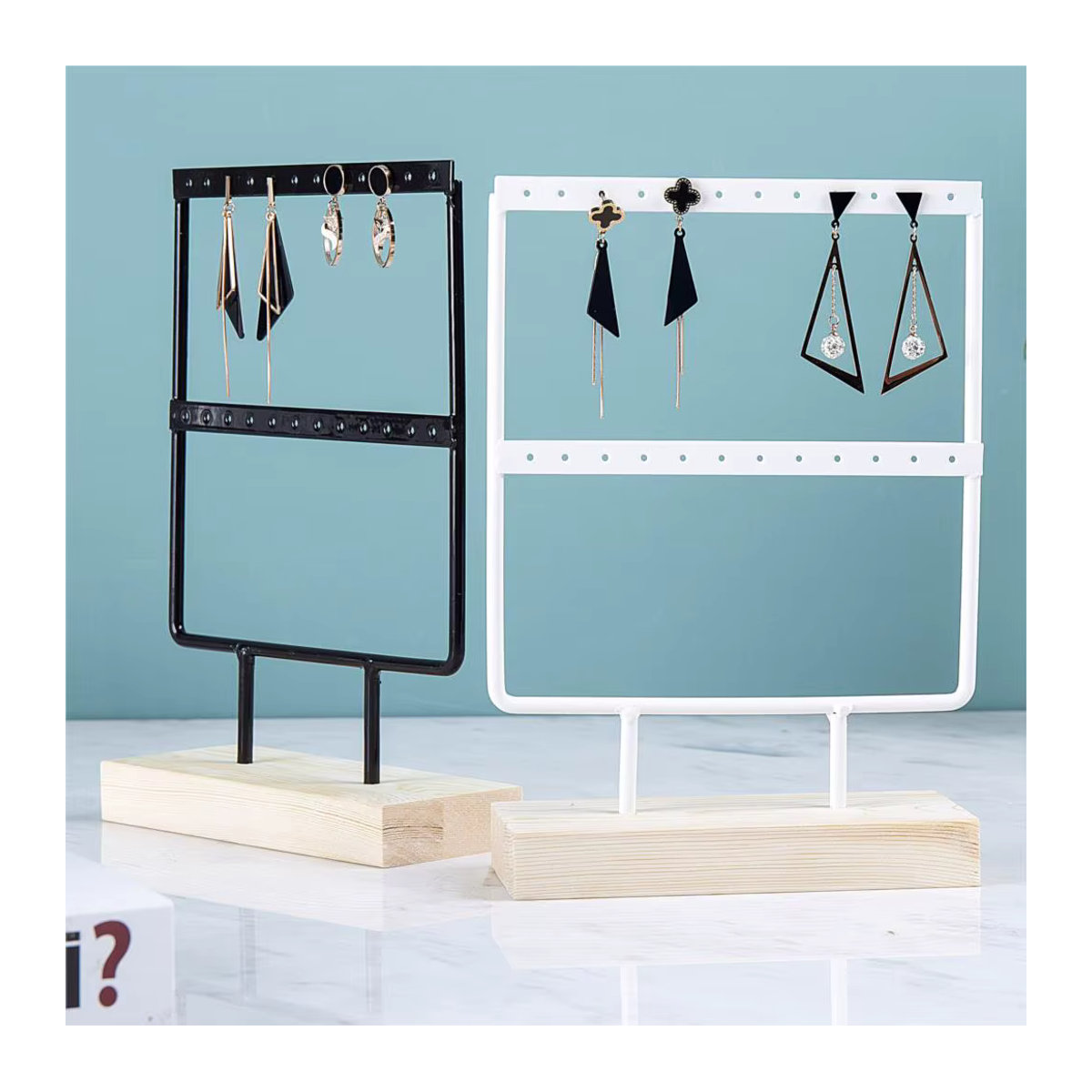 WILLJANE Schmuckdisplay Organizer aus Holz und Metall für Ohrstecker und Anhänger mit 24 Löchern in Braun, Weiß oder Schwarz - Bild 2