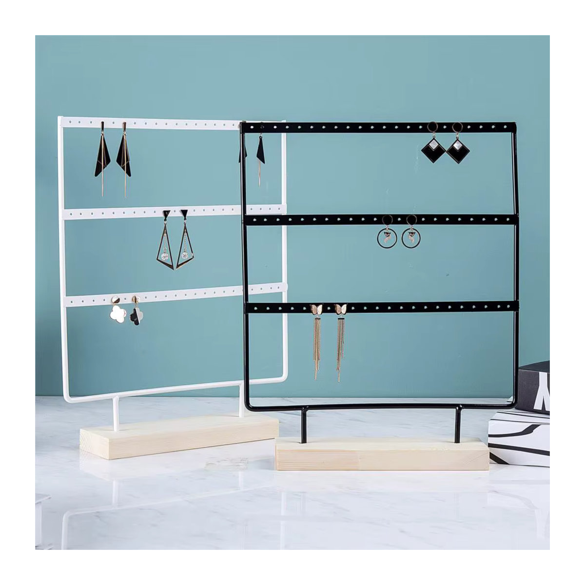 WILLJANE Schmuckdisplay Organizer aus Holz und Metall für Ohrstecker und Anhänger mit 24 Löchern in Braun, Weiß oder Schwarz - Bild 4