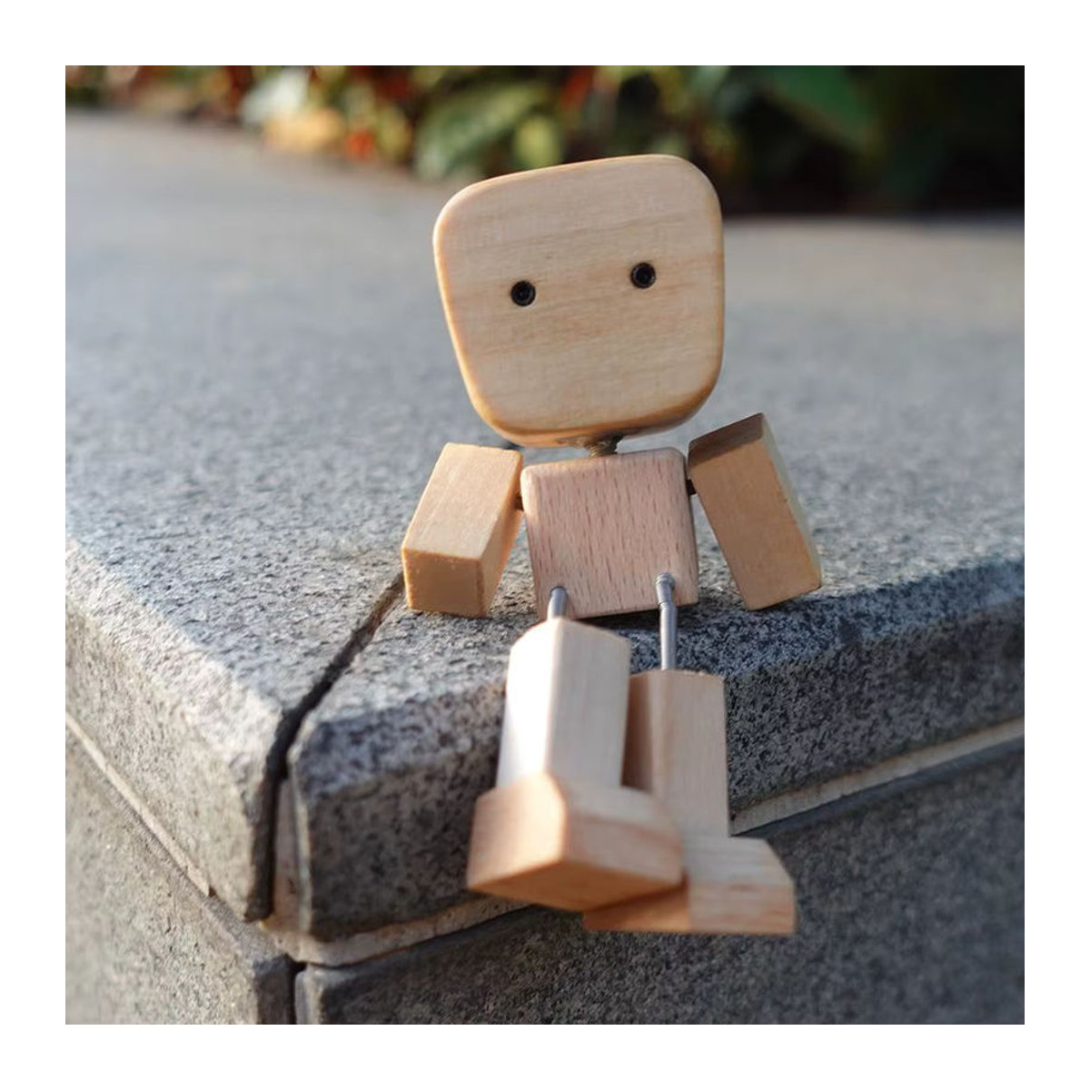 Wippende Holzfigur Mensch als Auto-Armaturenbrett Dekoration in Braun - Bild 4