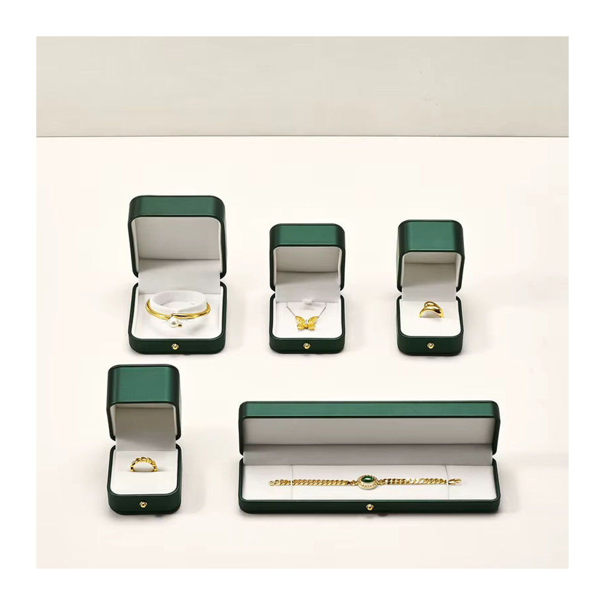 WoodTen Schmuck-Ringbox aus Leder in Grün als minimalistischer Schmuck-Organizer für Ringe, Ohrringe und Halsketten - Bild 2