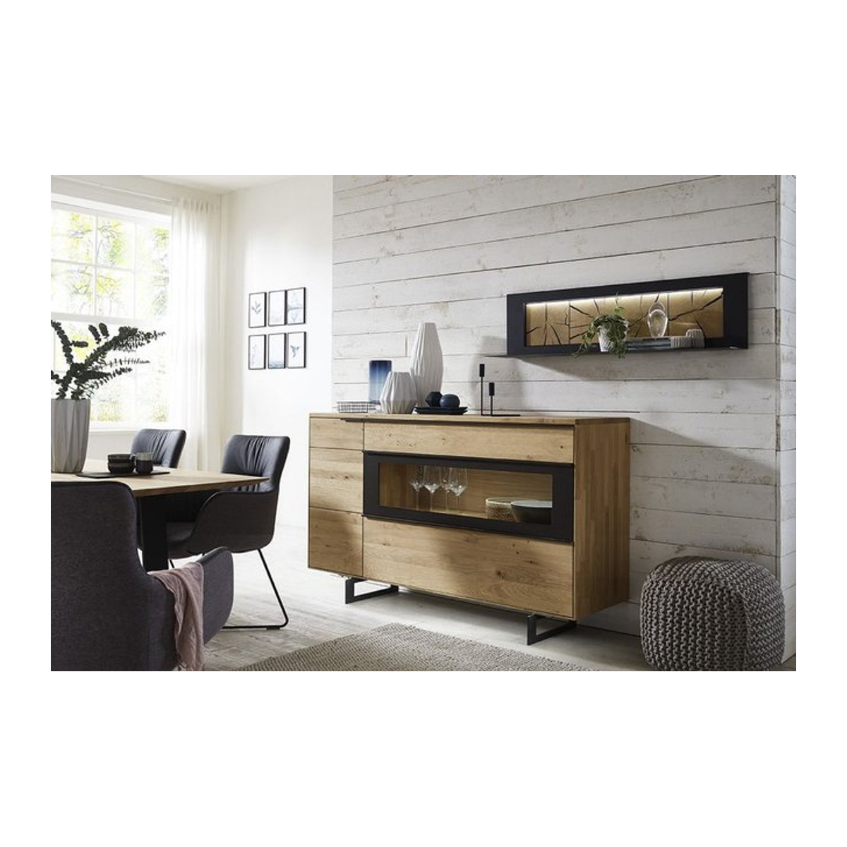 WÖSTMANN Sideboard CORTONA Modern in Eiche Natur und Schwarz aus Massivholz mit Glas - Bild 1