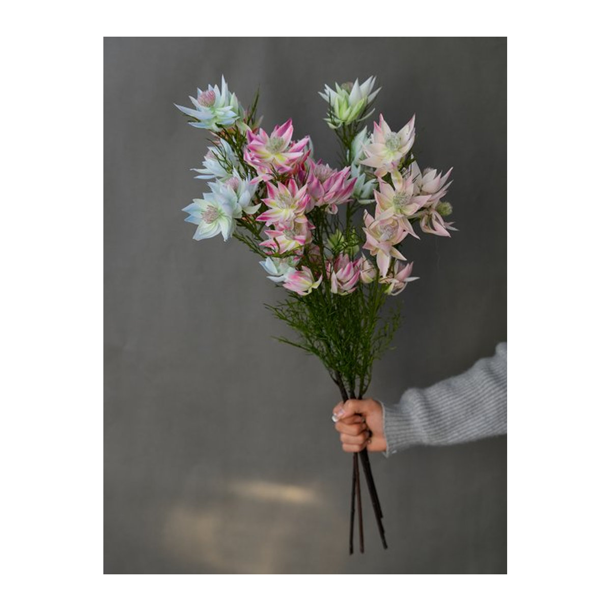 WQNJIN Künstliche Pfingstrose mit 9 Blüten als Seiden-Kunstblume in Mehrfarbig und Grün für deine Hochzeits- und Heimdekoration - Bild 1