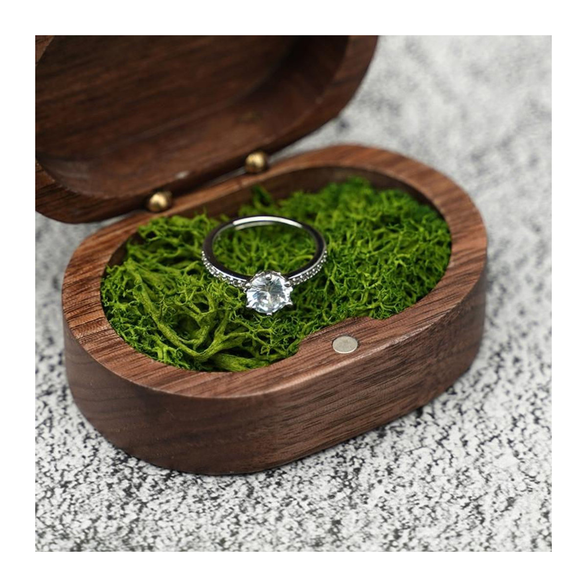 Wucifang Jewelry Verlobungsringbox aus Massivholz in Schwarzbraun, ovaler Ringorganisator aus Walnussholz für die Hochzeit - Bild 4