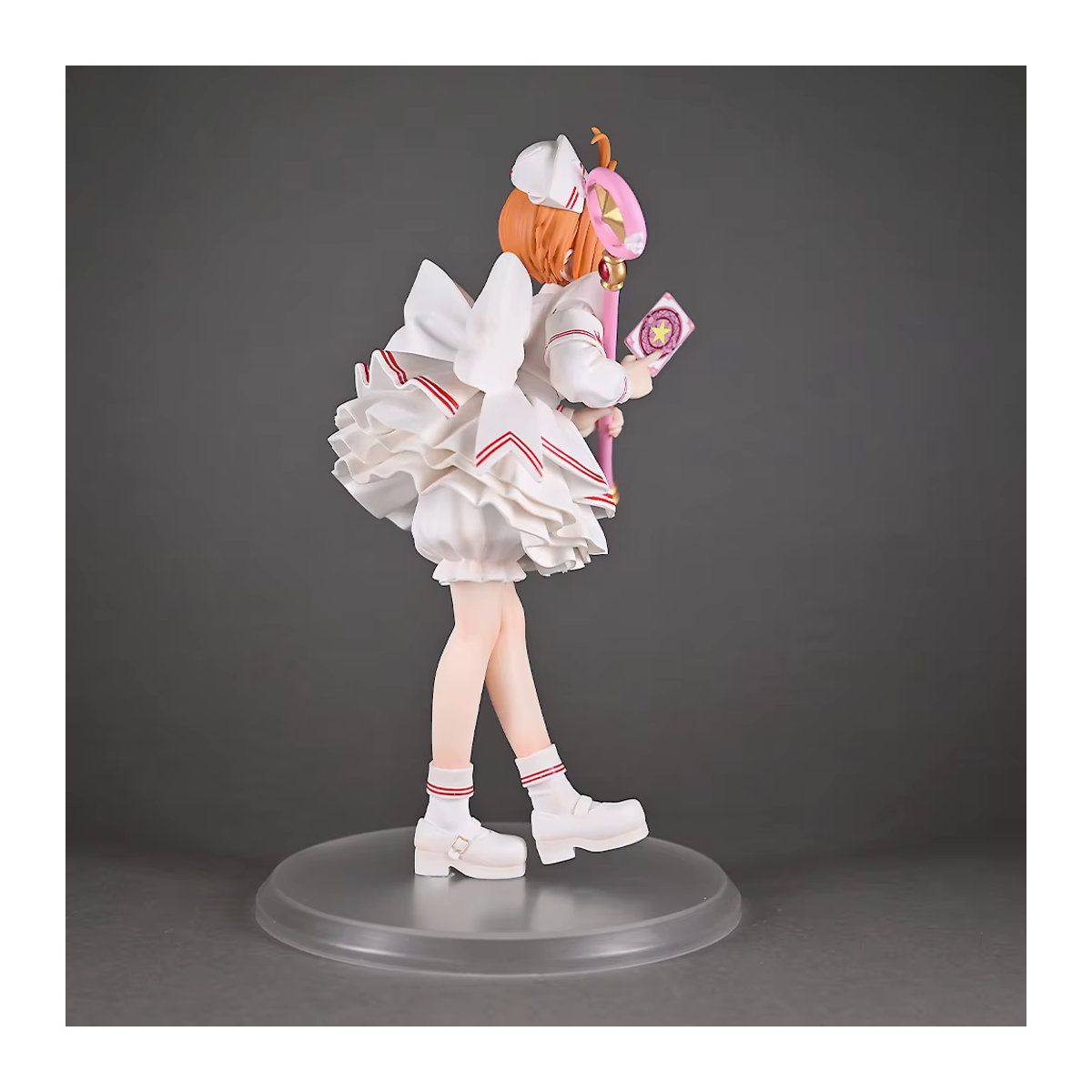 Xiaotao Cardcaptor Sakura Anime Figur in Krankenschwesteruniform, weiße Statue mit Zauberstab und Clow Card, Höhe: 22 cm - Bild 2