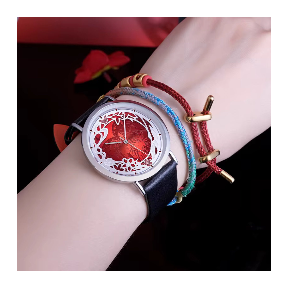 XINGYUNSHI Heaven Official’s Blessing Anime-Uhr in Rot mit floralem Design und rundem Metallgehäuse - Bild 6