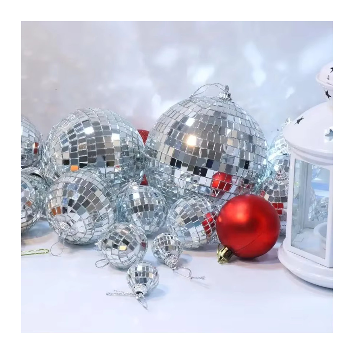 XMSJ Disco-Kugel aus Glas in Silber, runde Spiegelkugel mit Schlaufe zum Aufhängen, dekoratives Ornament für Party und Weihnachten - Bild 6