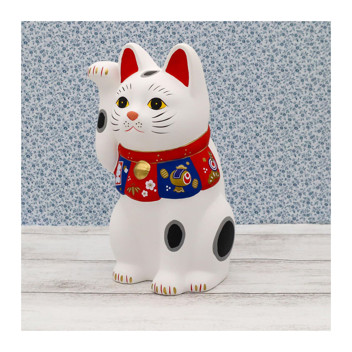 Yakushigama Maneki-neko Glücksbringer aus Keramik in Weiß - Bild 2