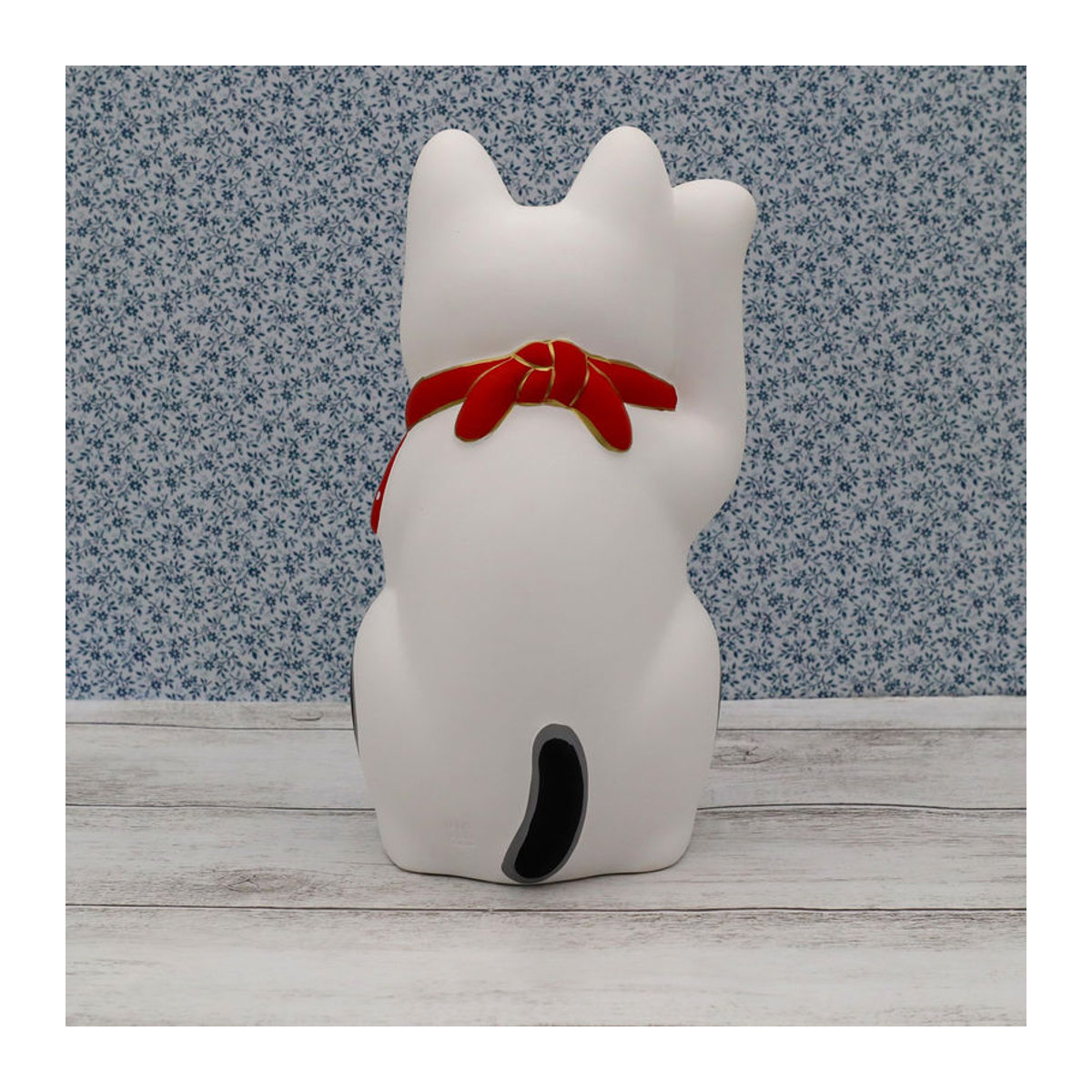 Yakushigama Maneki-neko Glücksbringer aus Keramik in Weiß - Bild 3