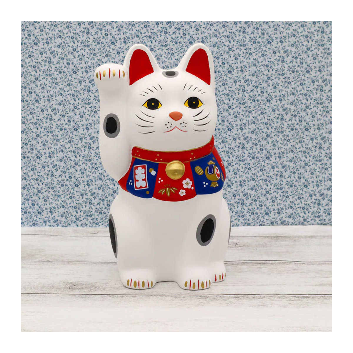 Yakushigama Maneki-neko Glücksbringer aus Keramik in Weiß - Bild 5