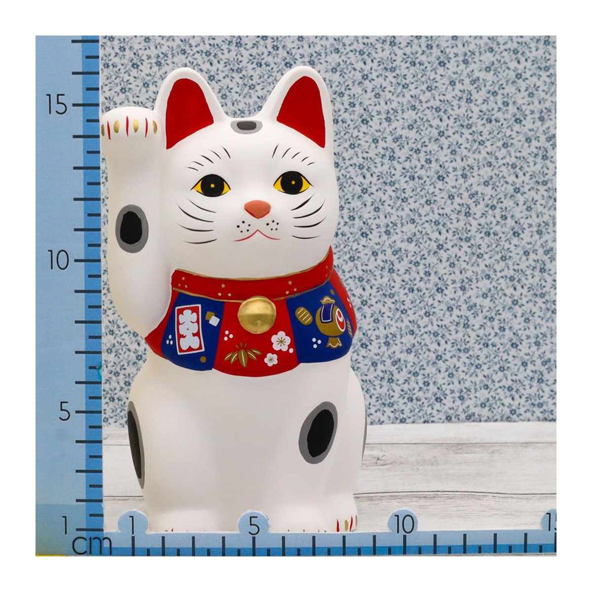 Yakushigama Maneki-neko Glücksbringer aus Keramik in Weiß - Bild 6