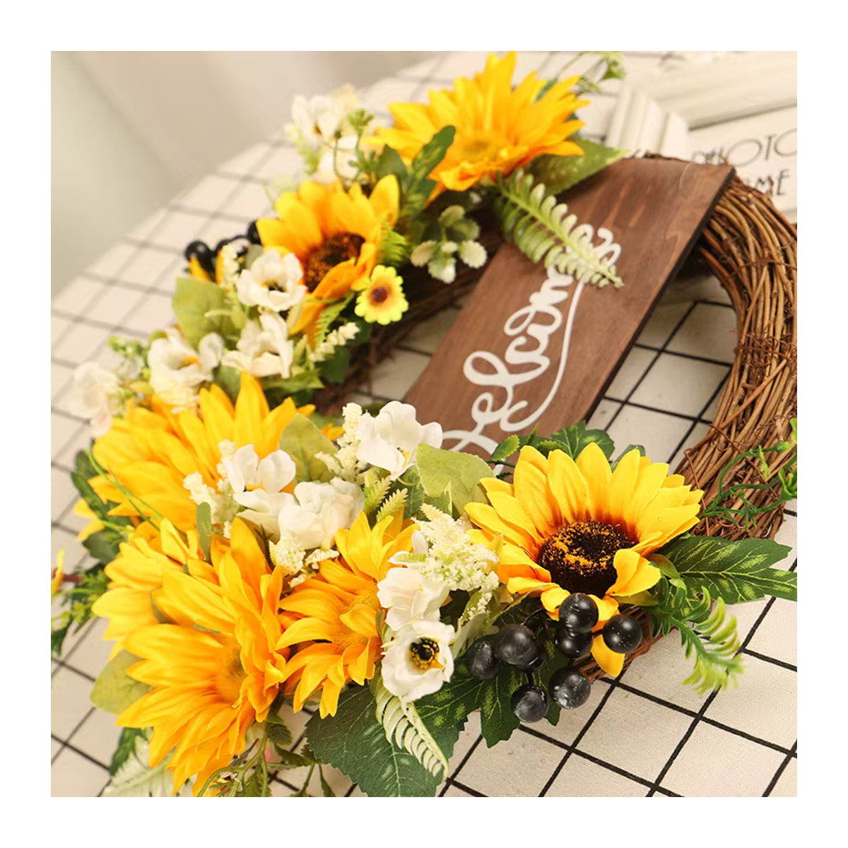 YeeNanee Frühlingskranz aus künstlichen Sonnenblumen und Eukalyptus mit Willkommensschild, mehrfarbig, Durchmesser: 40 cm - Bild 2