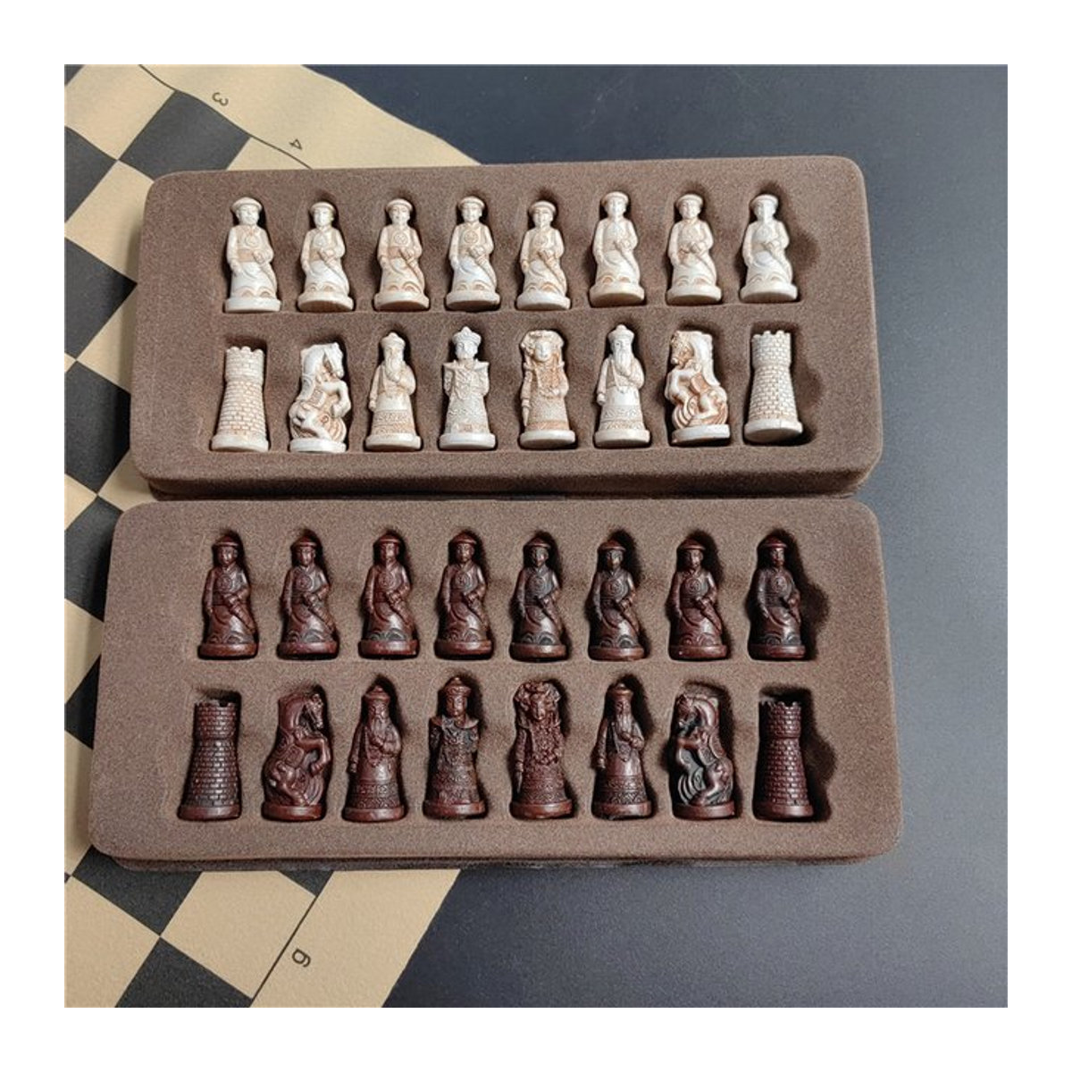 Yernea Retro Schachspiel aus Kunstharz mit Samt-Schachbrett in Mehrfarbig, Qing Bing Modellierung, Höhe: 28 cm - Bild 1
